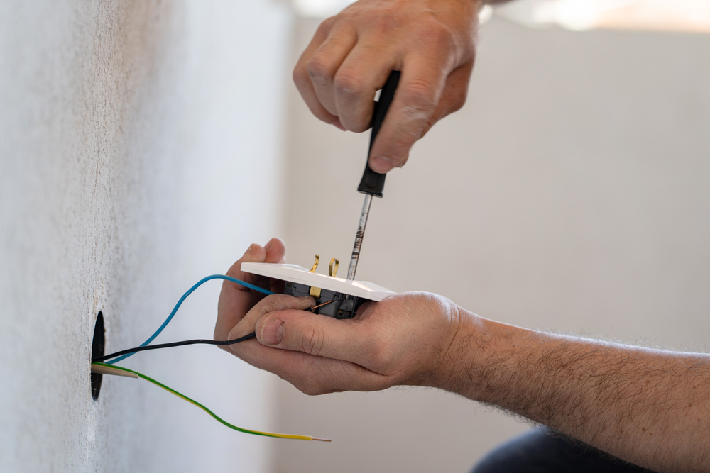 Close,Up,On,Hands,Of,Caucasian,Man,Electrician,Holding,Screwdriver